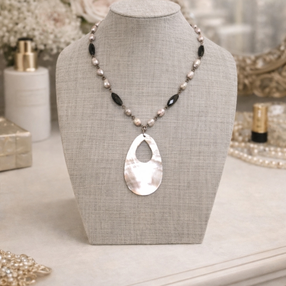 Shiny Mother of Pearl Pendant Necklace w/ Faux Pearls - Pre-loved (15"-17.5")
